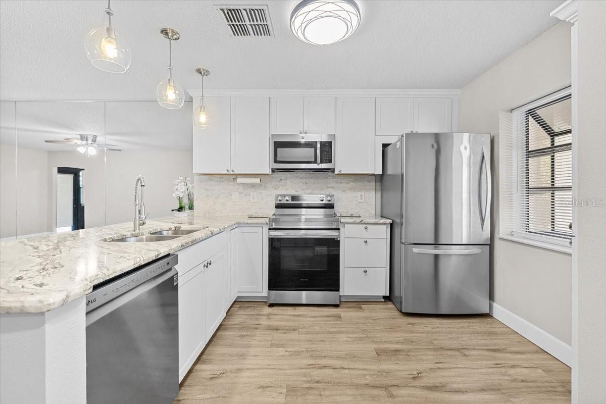 Image 5 of 43 For 7633 Piping Rock Court 7633