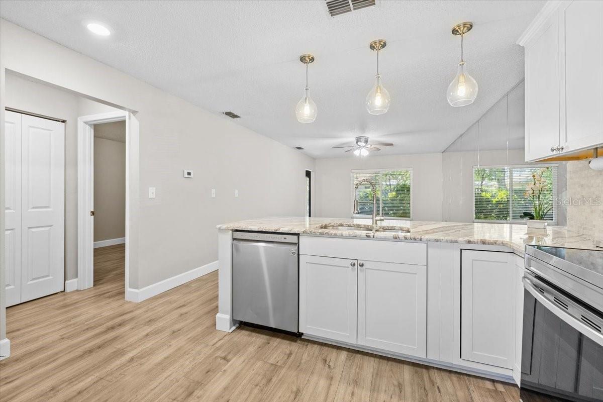 Image 6 of 43 For 7633 Piping Rock Court 7633