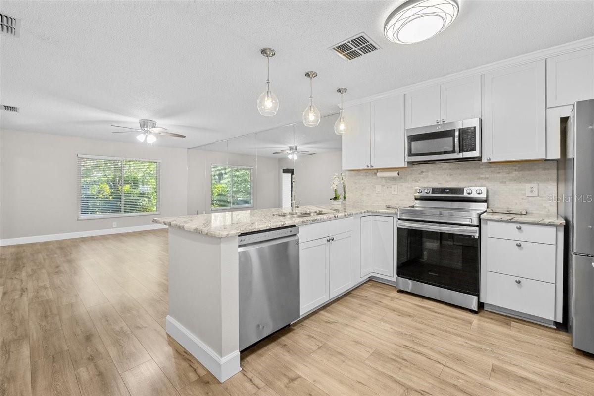 Image 7 of 43 For 7633 Piping Rock Court 7633