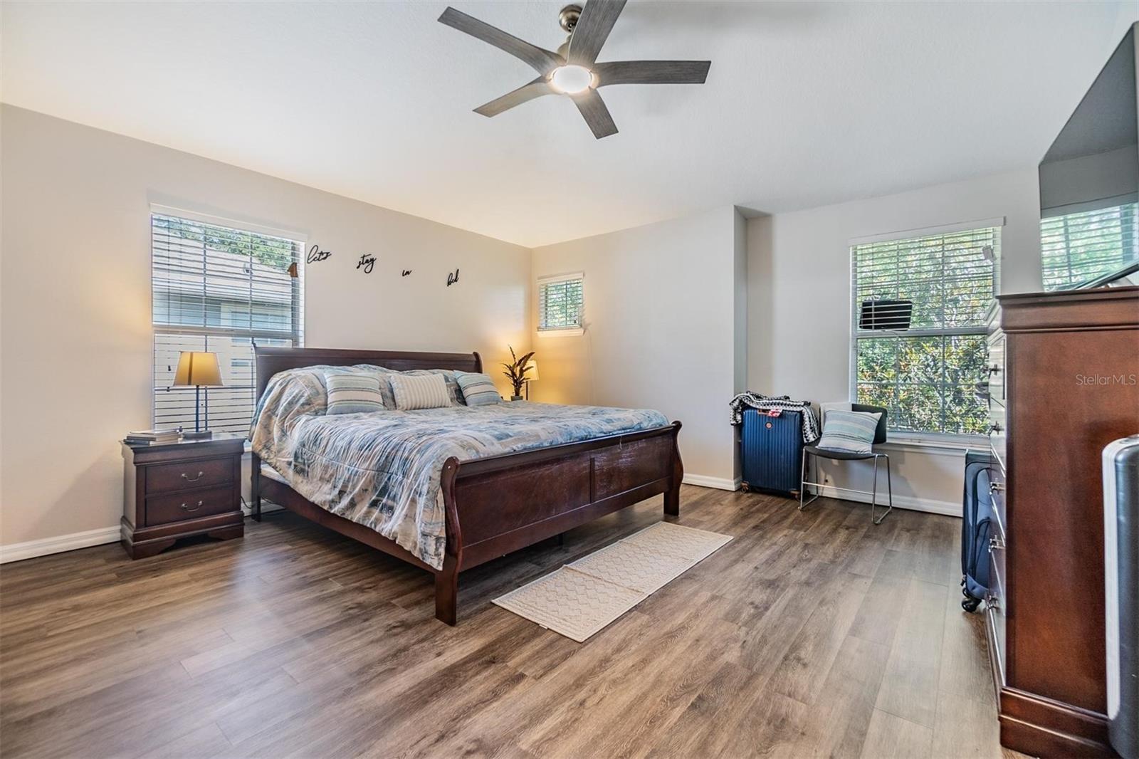 Listing photo id 15 for 6736 Breezy Palm Drive