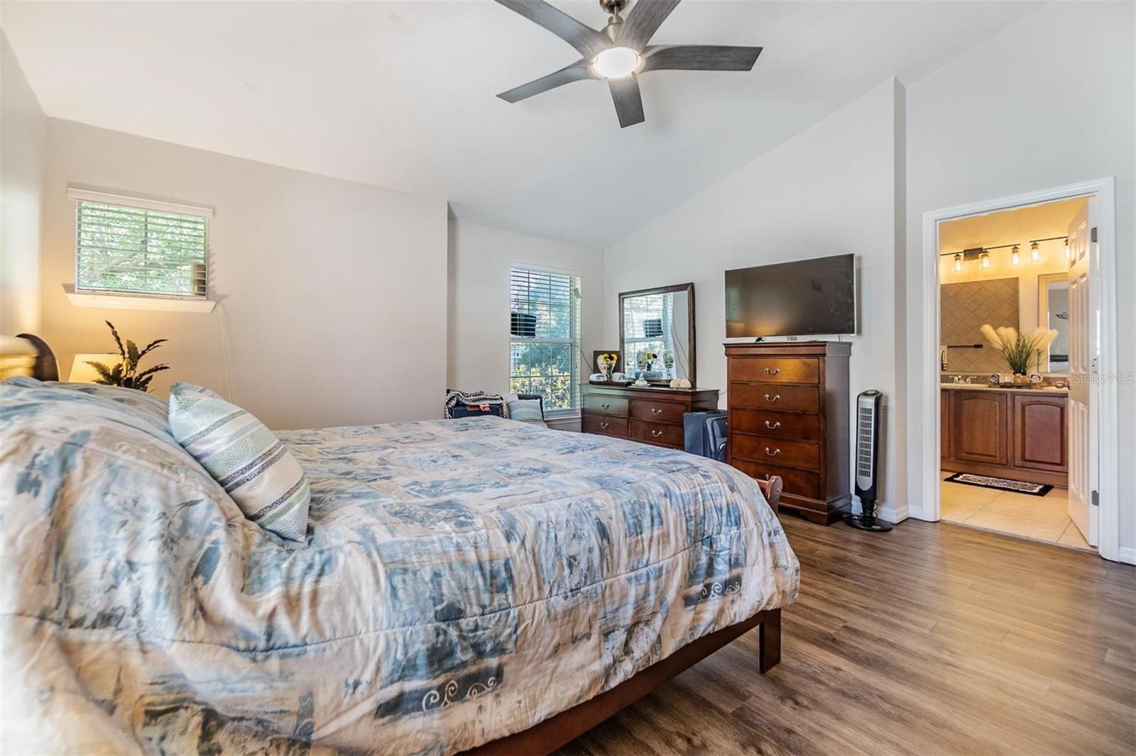 Listing photo id 16 for 6736 Breezy Palm Drive