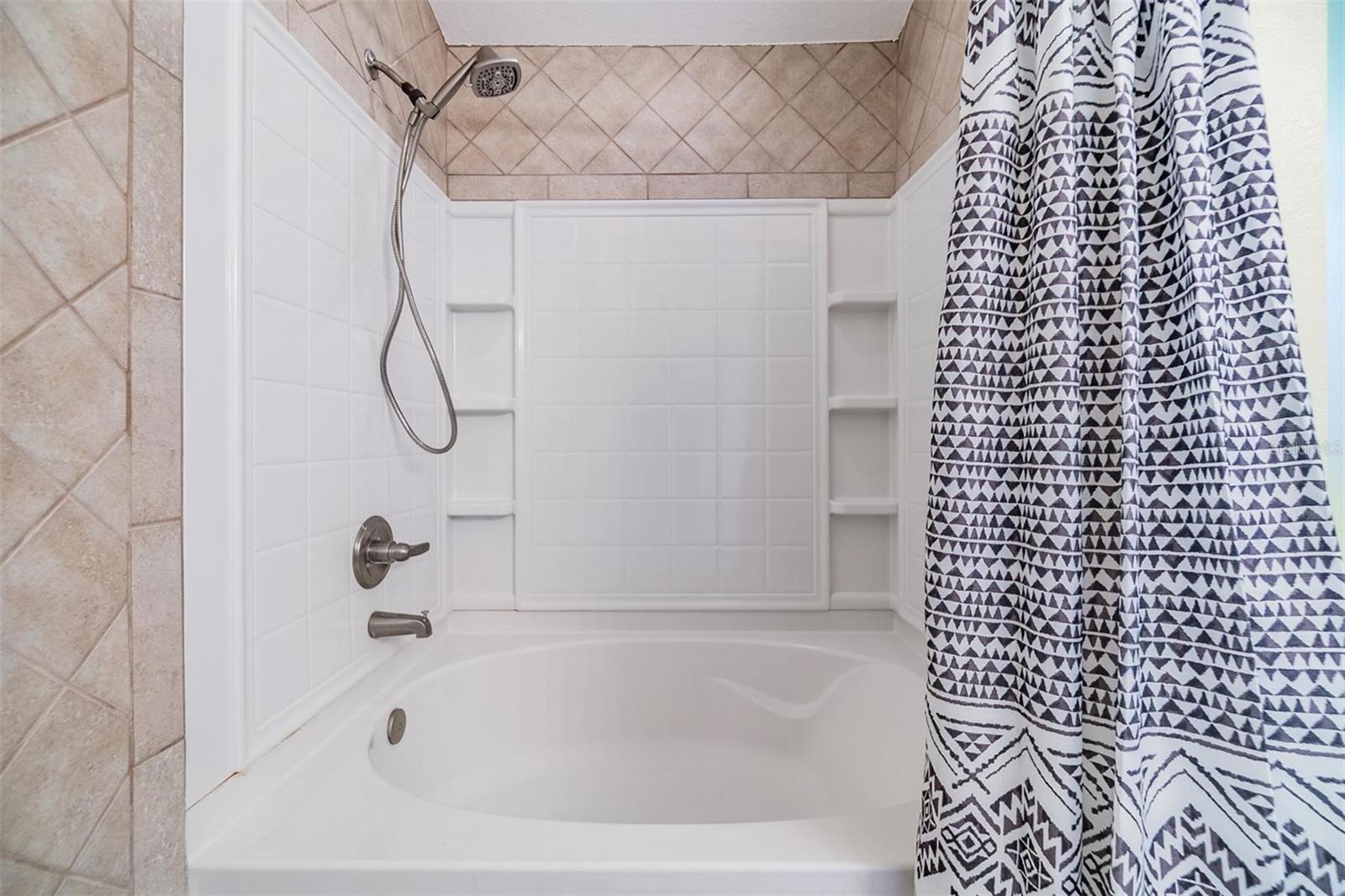 Listing photo id 19 for 6736 Breezy Palm Drive