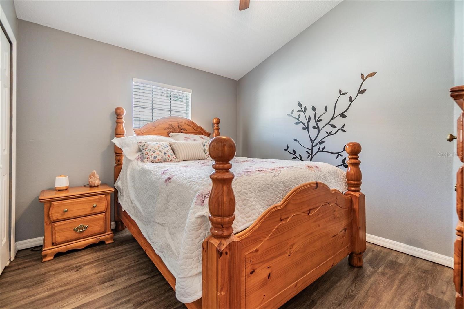 Listing photo id 20 for 6736 Breezy Palm Drive
