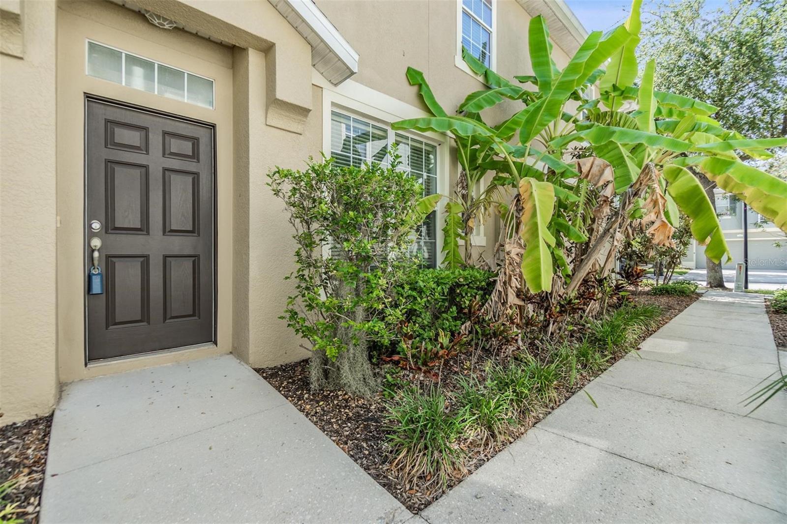 Listing photo id 1 for 6736 Breezy Palm Drive