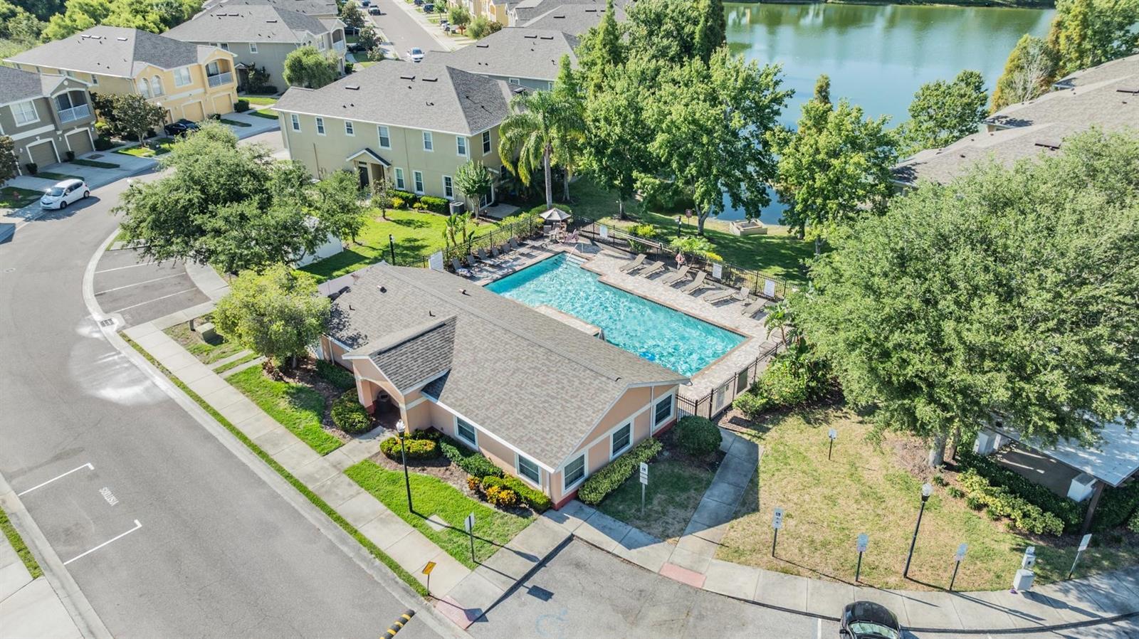 Listing photo id 33 for 6736 Breezy Palm Drive