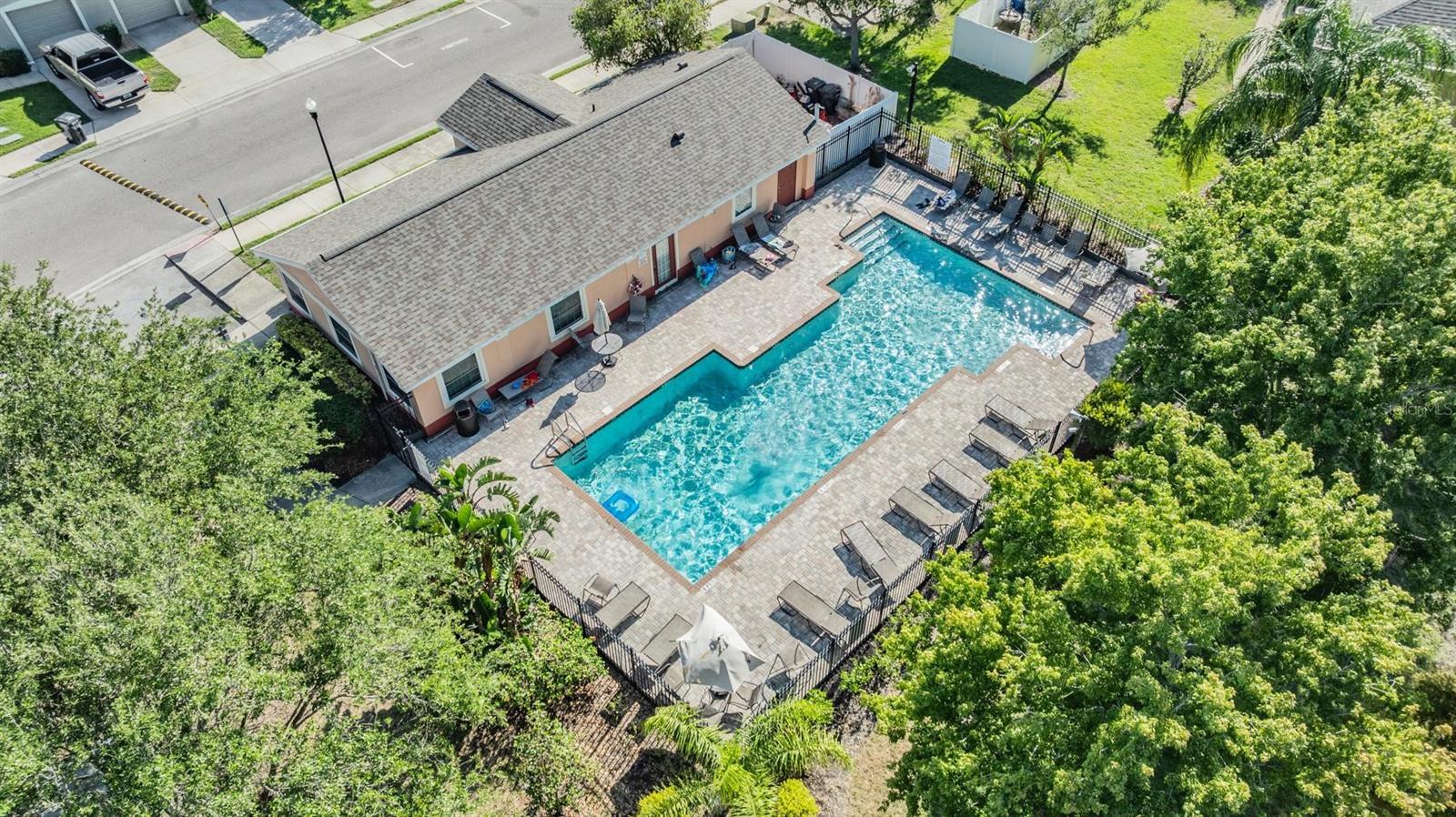Listing photo id 35 for 6736 Breezy Palm Drive