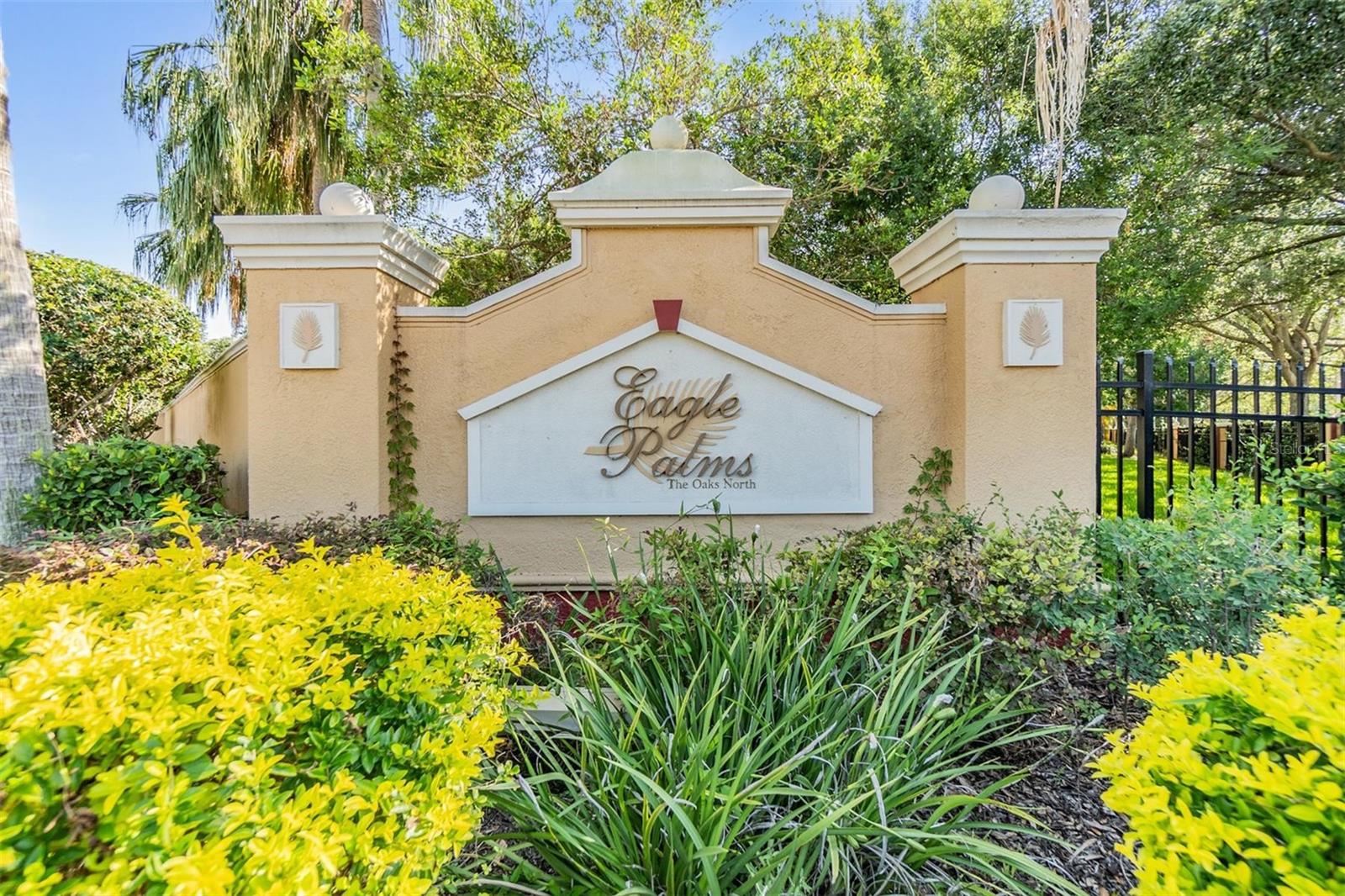 Listing photo id 2 for 6736 Breezy Palm Drive
