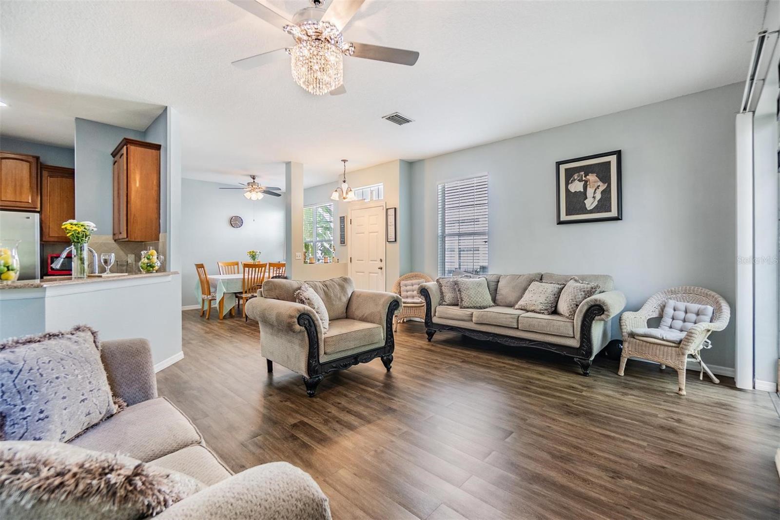 Listing photo id 4 for 6736 Breezy Palm Drive