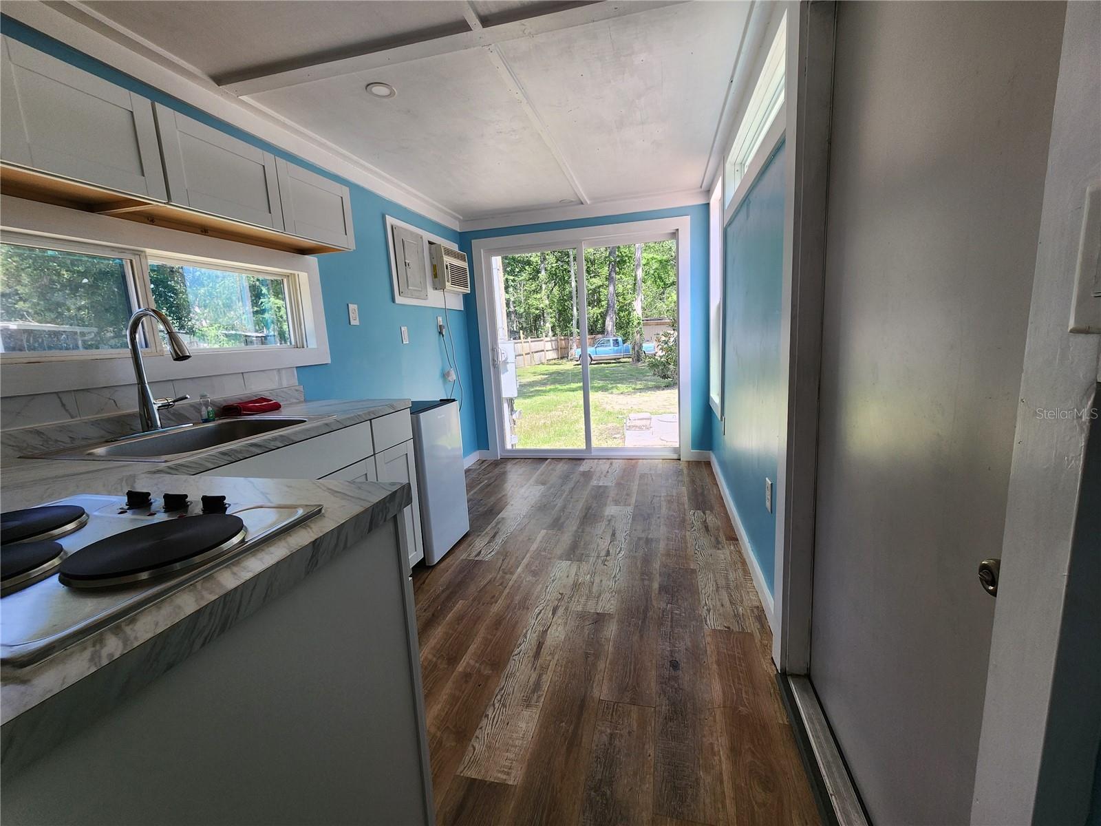 Listing photo id 8 for 7576 Bobcat Point
