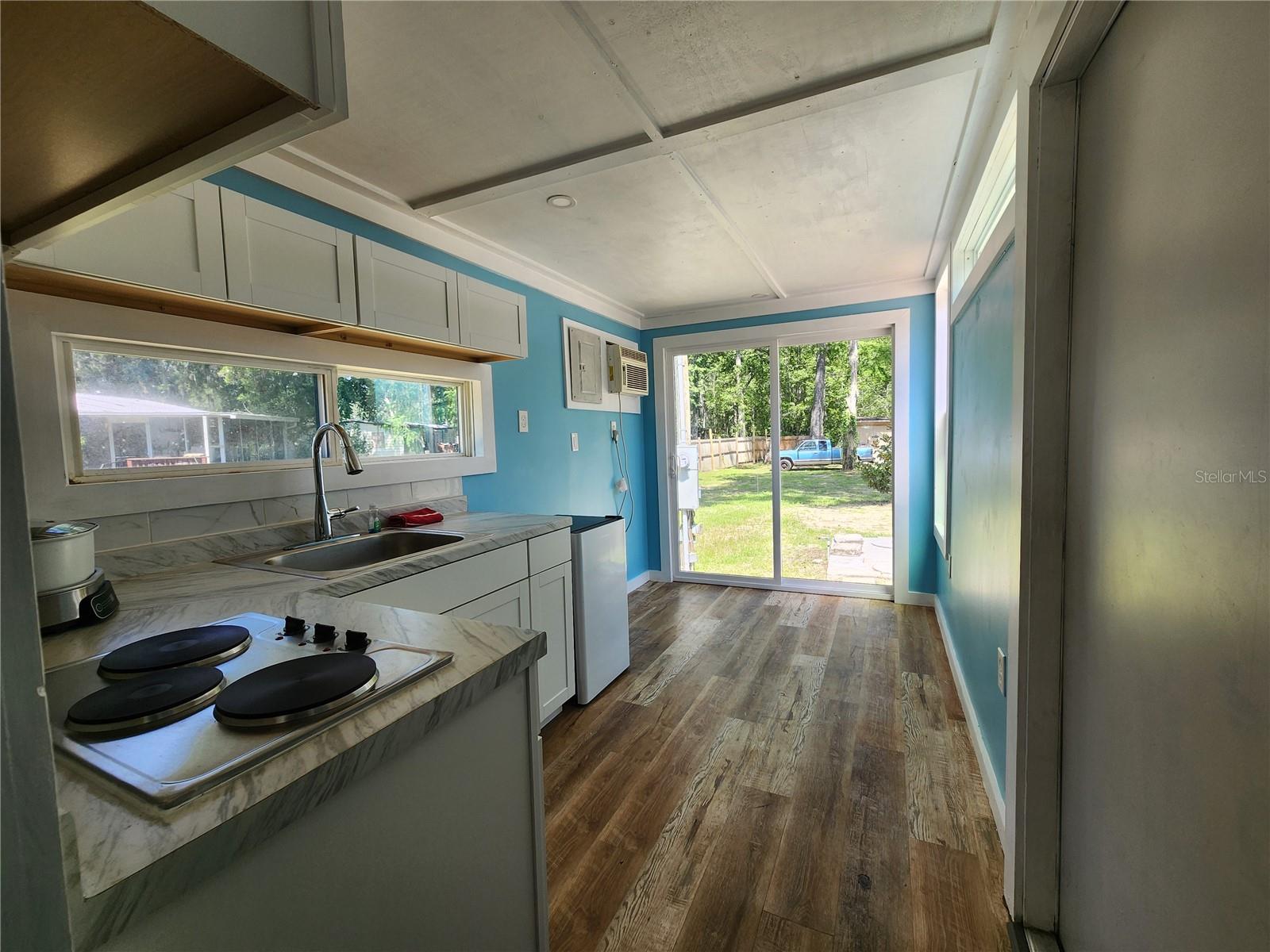 Listing photo id 9 for 7576 Bobcat Point