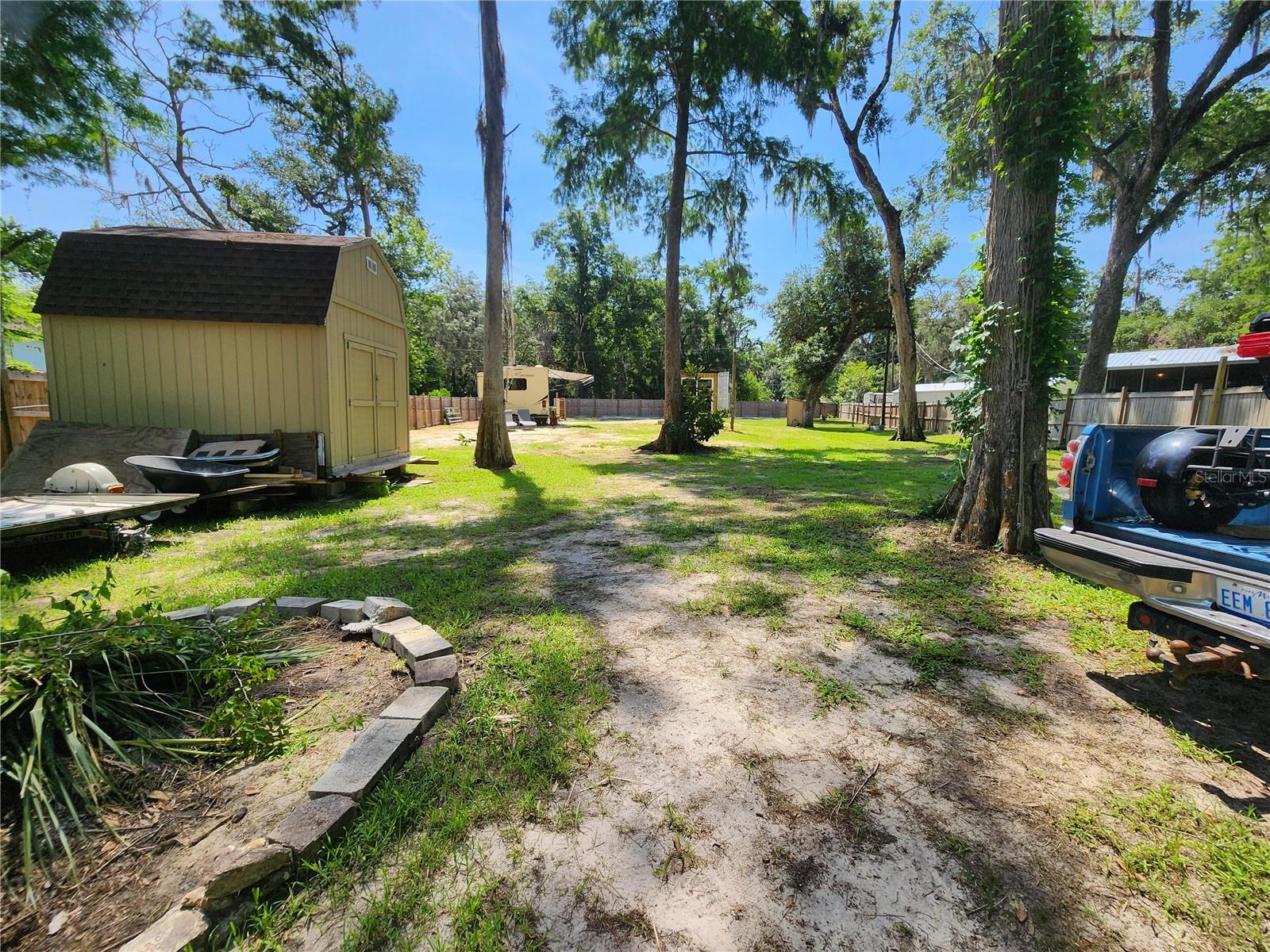 Listing photo id 13 for 7576 Bobcat Point