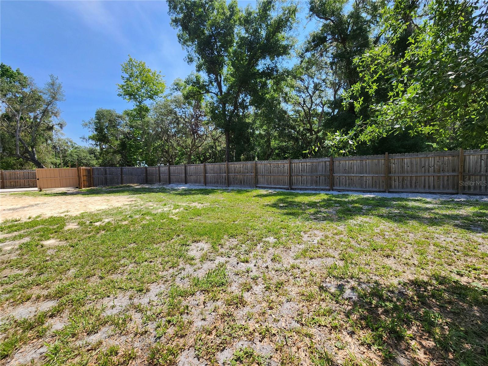 Listing photo id 24 for 7576 Bobcat Point