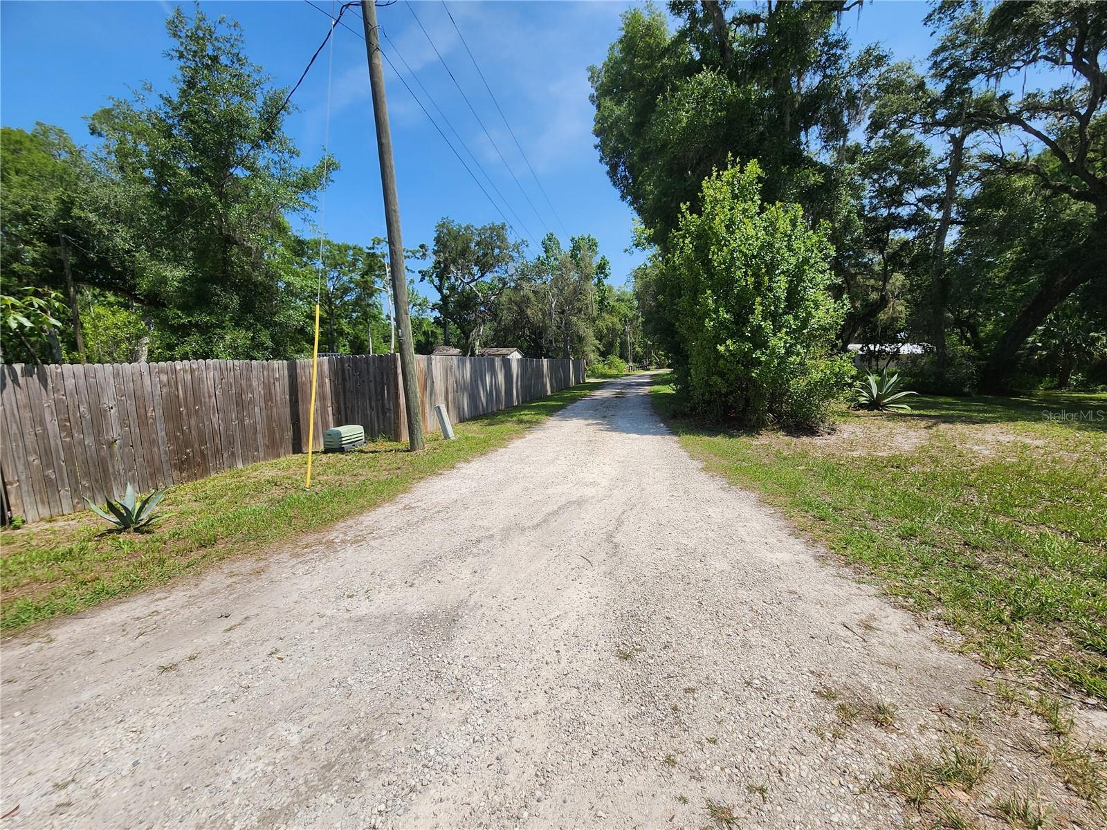 Listing photo id 1 for 7576 Bobcat Point