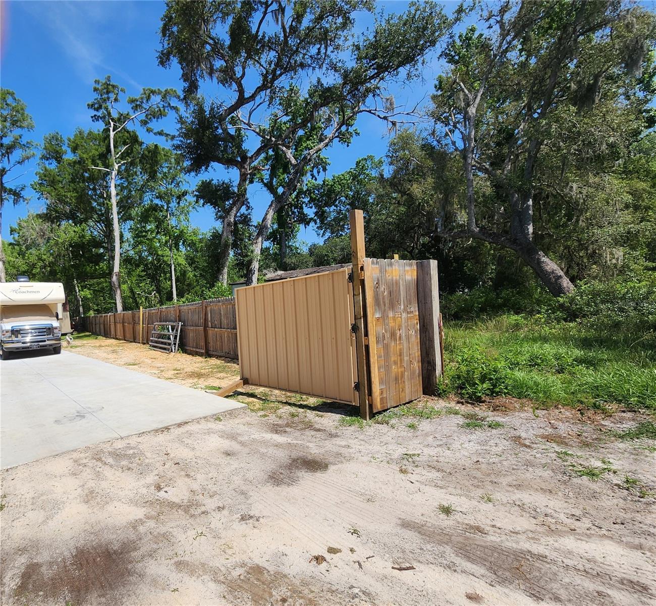 Listing photo id 31 for 7576 Bobcat Point