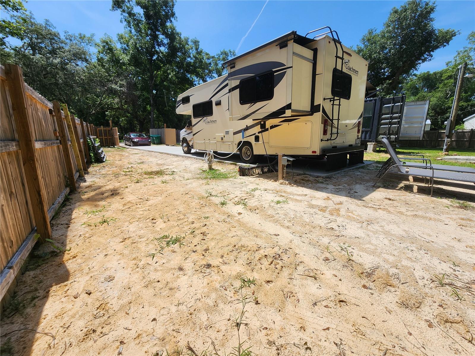 Listing photo id 2 for 7576 Bobcat Point