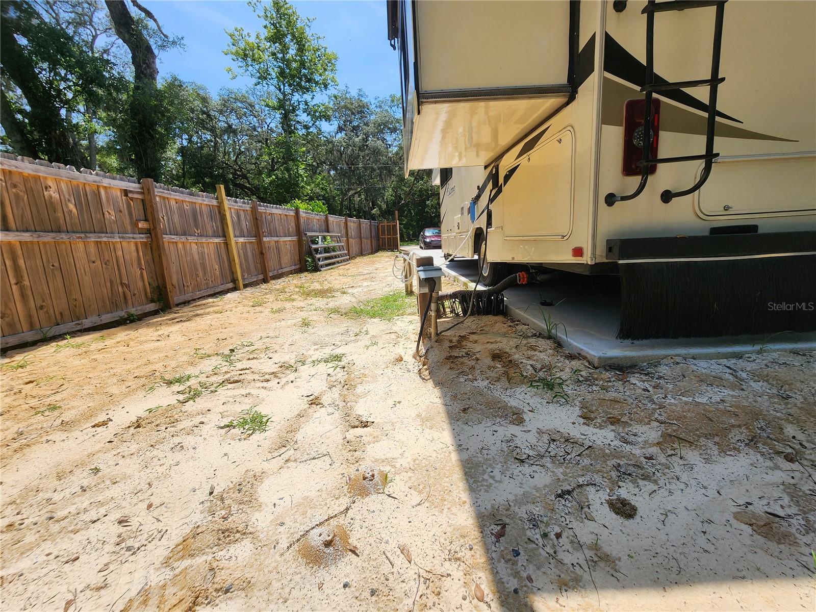 Listing photo id 4 for 7576 Bobcat Point