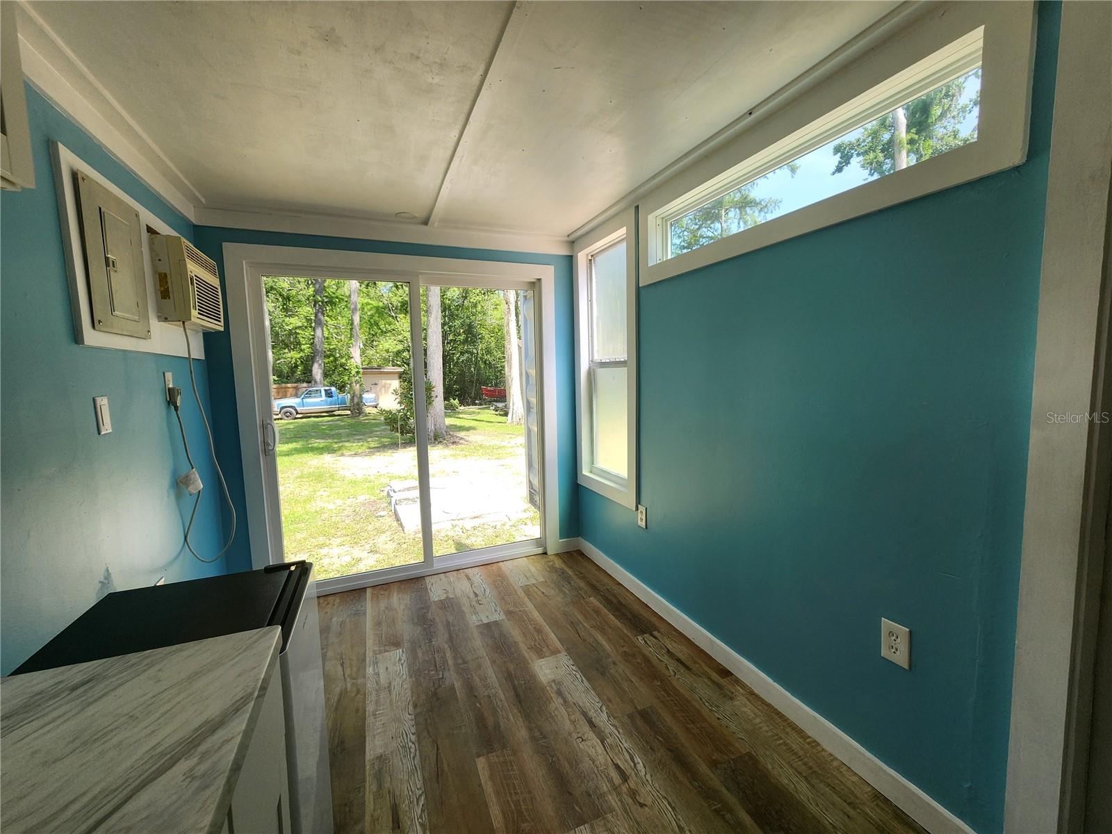 Listing photo id 7 for 7576 Bobcat Point