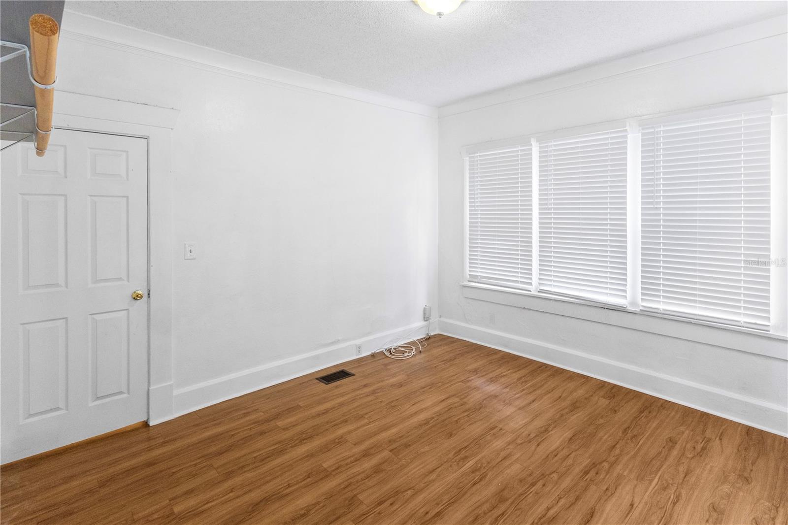 Image 19 of 44 For 2312 Highland Street S
