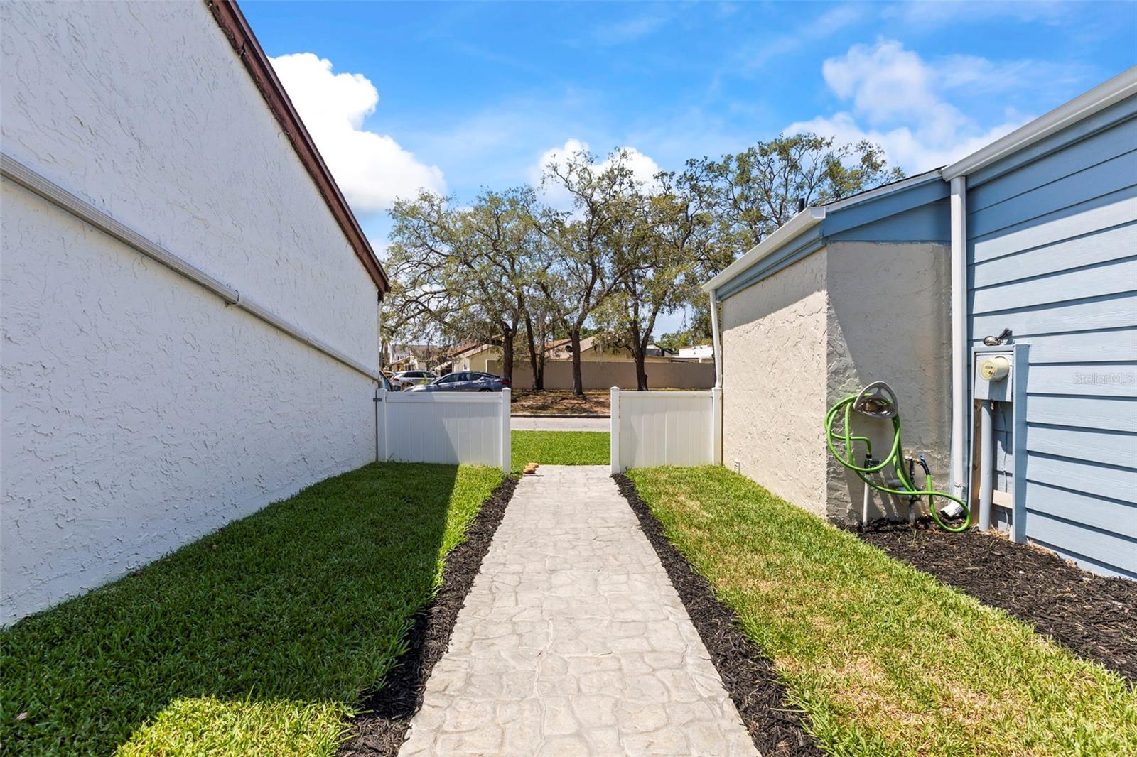 Listing photo id 1 for 12516 Cobble Stone Drive