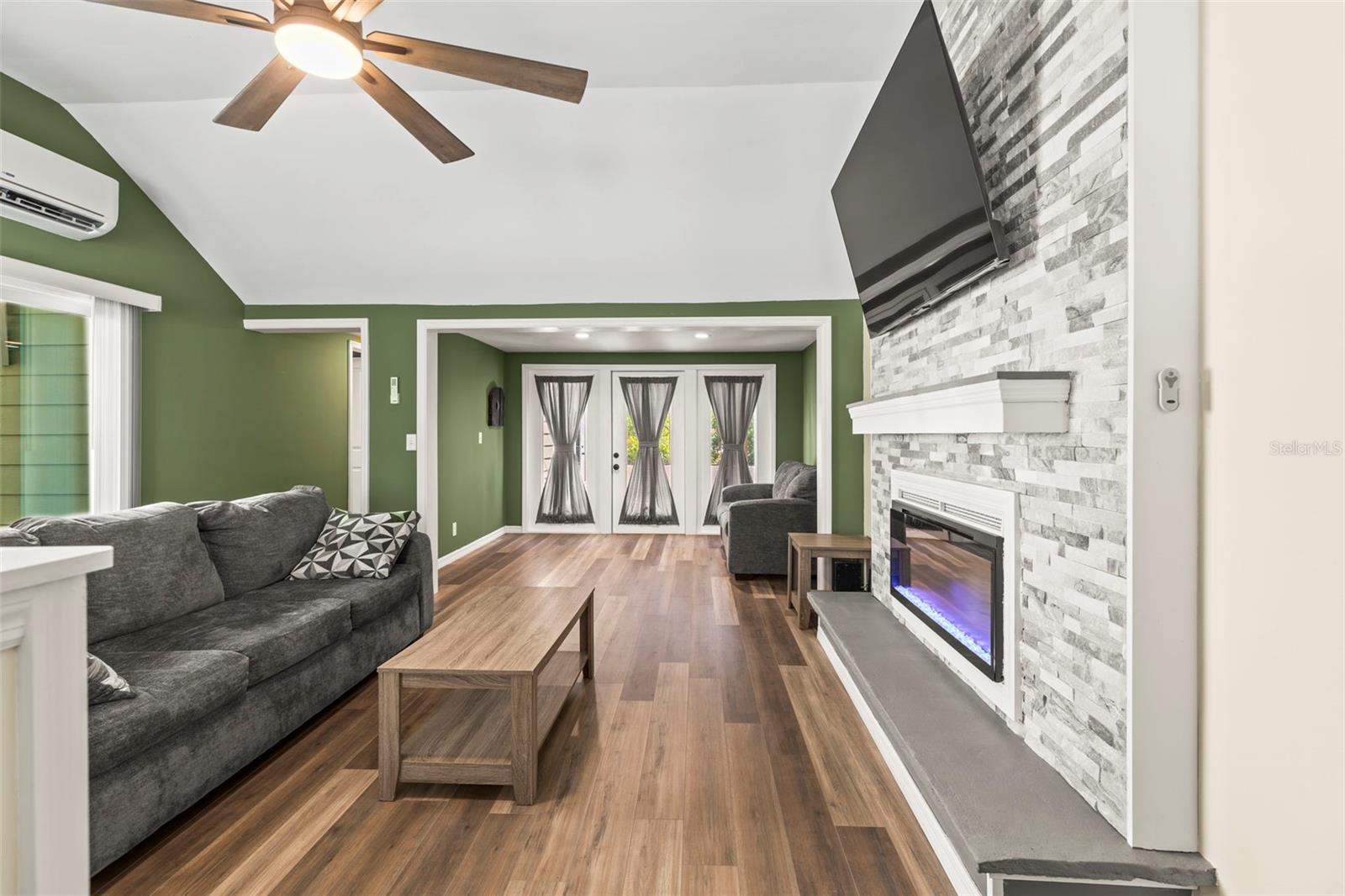 Listing photo id 2 for 12516 Cobble Stone Drive