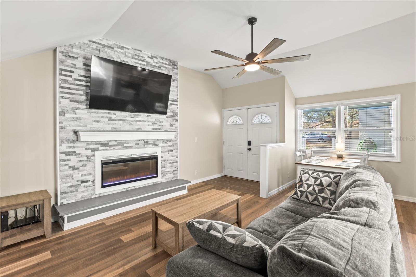 Listing photo id 5 for 12516 Cobble Stone Drive
