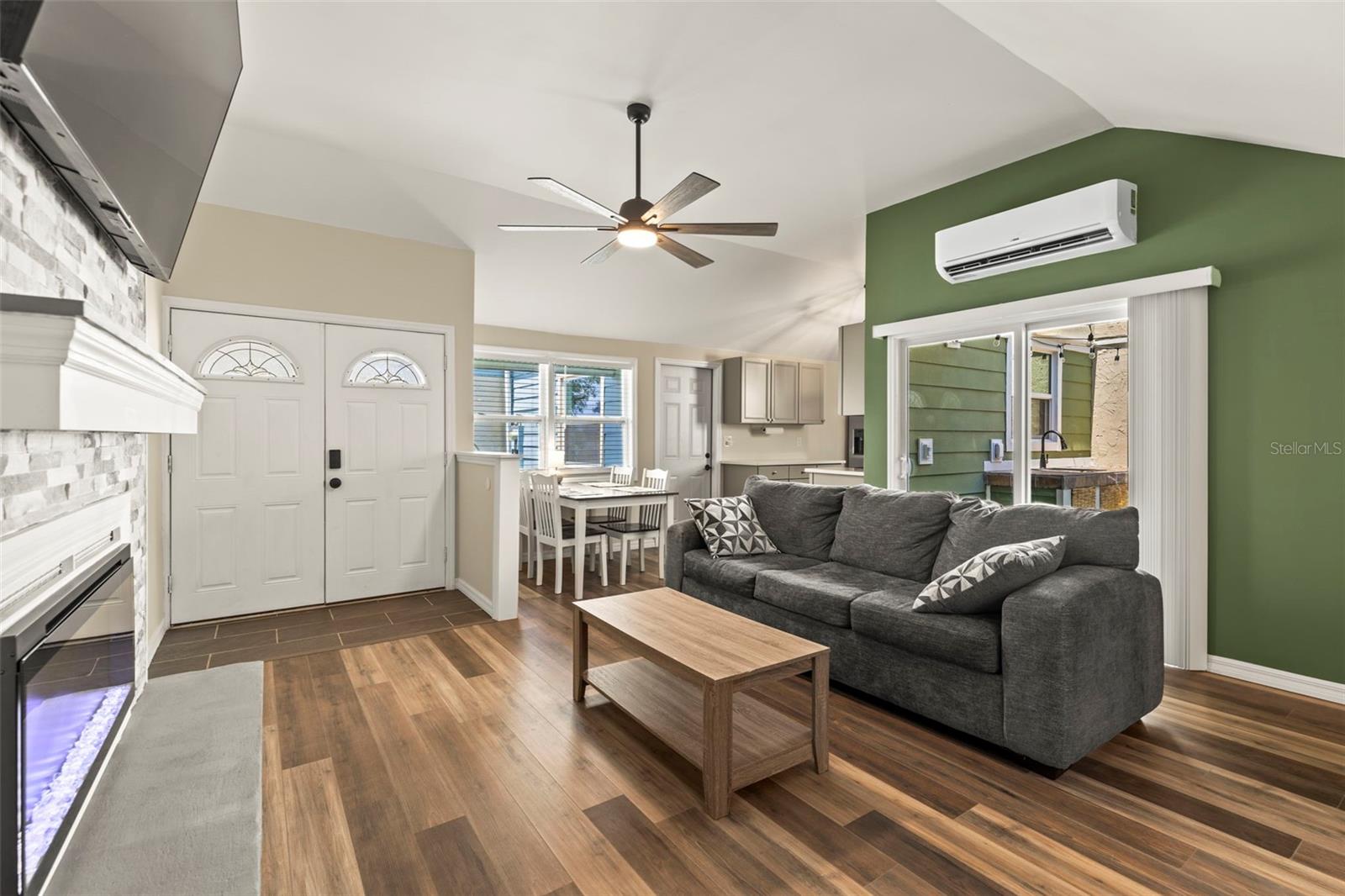Listing photo id 6 for 12516 Cobble Stone Drive