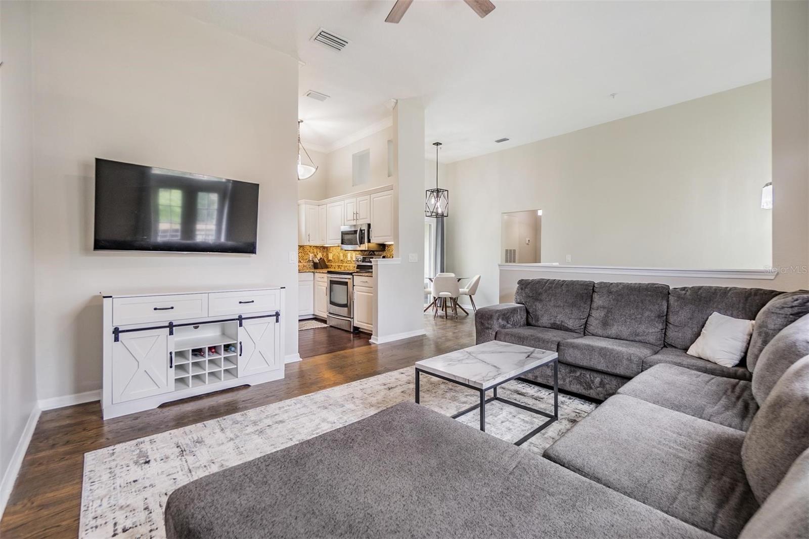 Image 18 of 37 For 501 Knights Run Avenue 6104