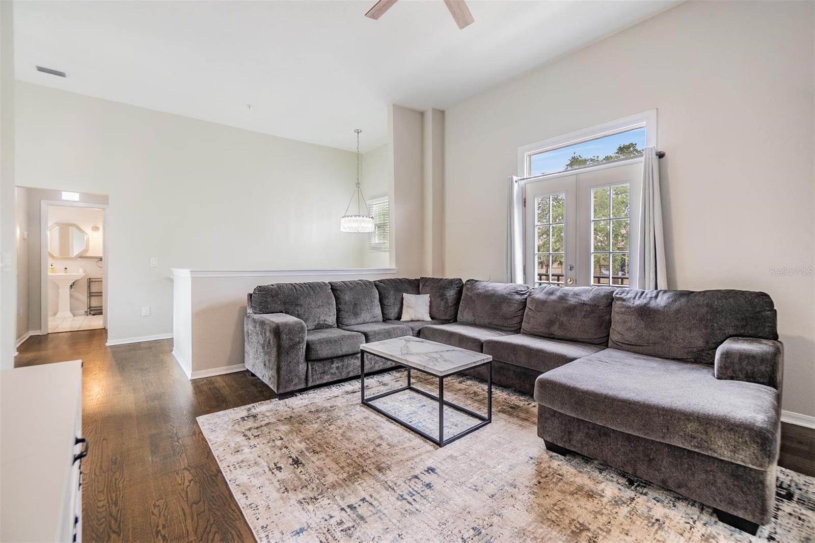 Image 19 of 37 For 501 Knights Run Avenue 6104