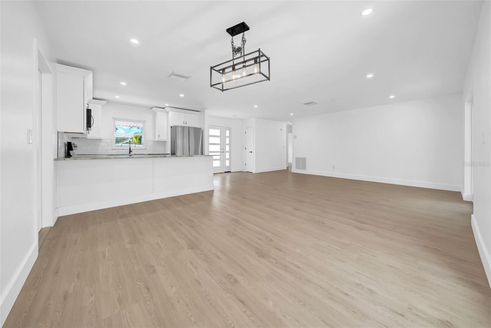 Image 11 of 38 For 8433 101st Avenue