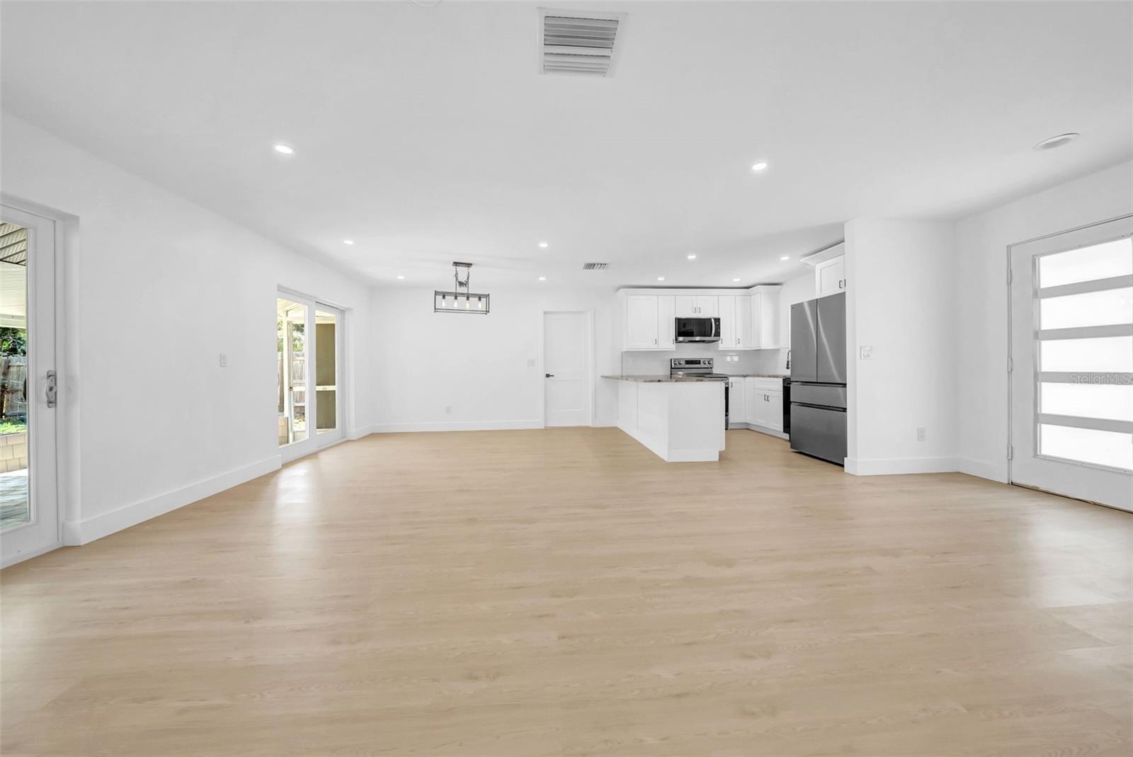 Image 13 of 38 For 8433 101st Avenue
