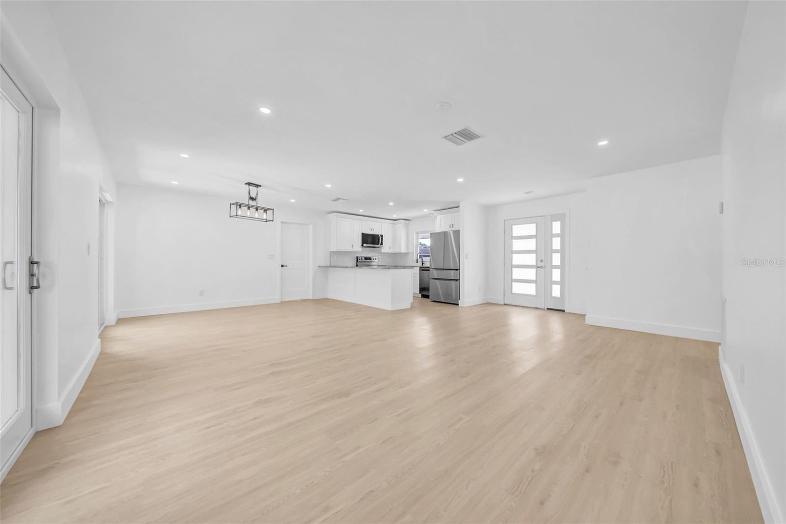 Image 14 of 38 For 8433 101st Avenue
