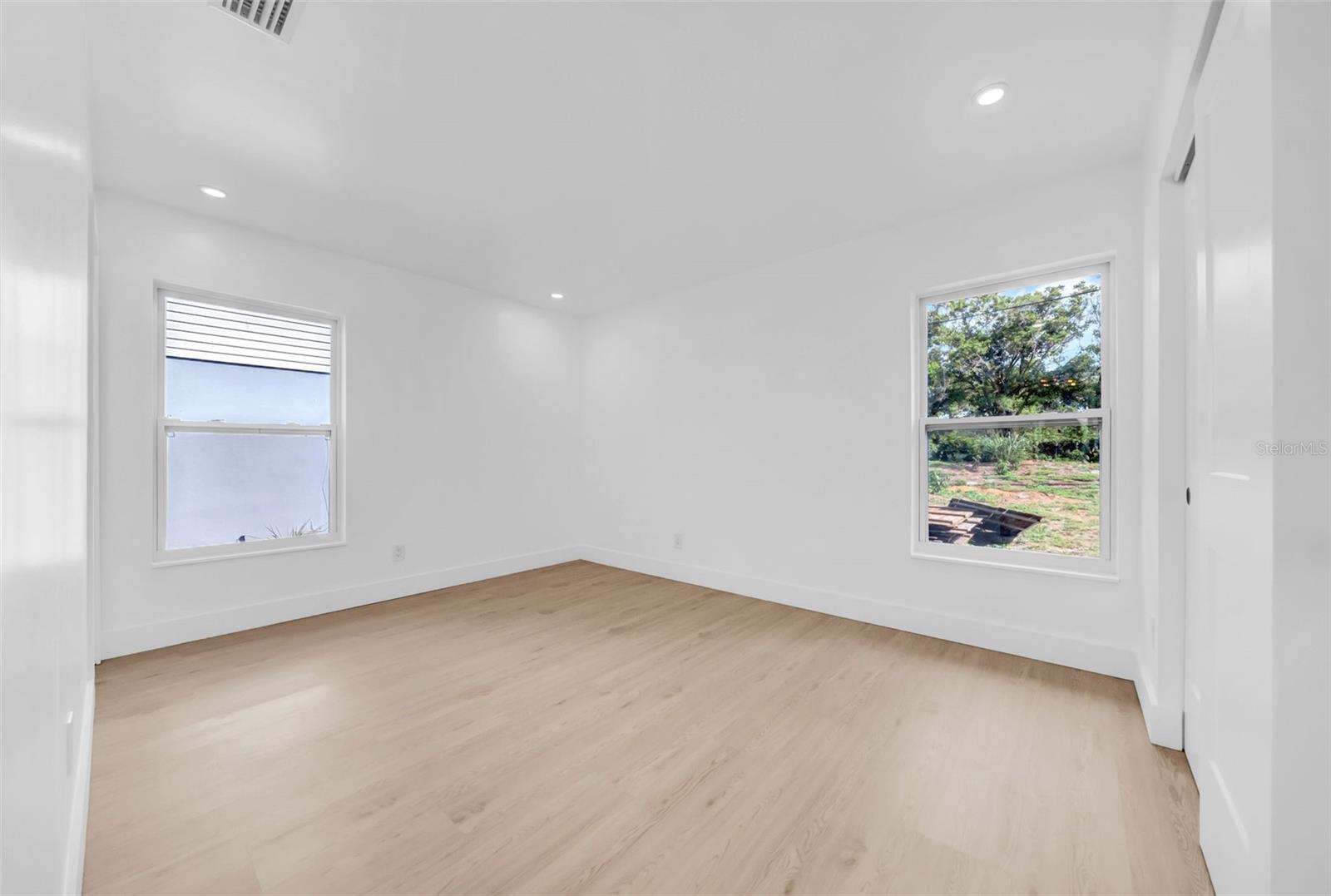 Image 17 of 38 For 8433 101st Avenue