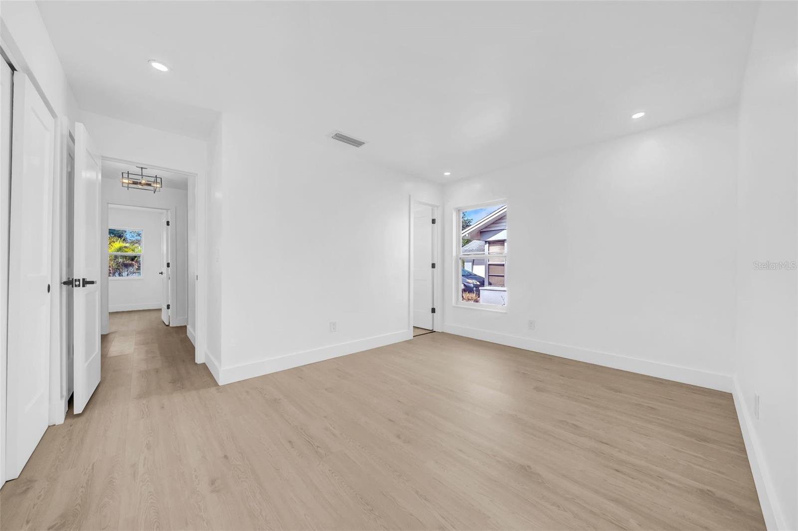 Image 18 of 38 For 8433 101st Avenue
