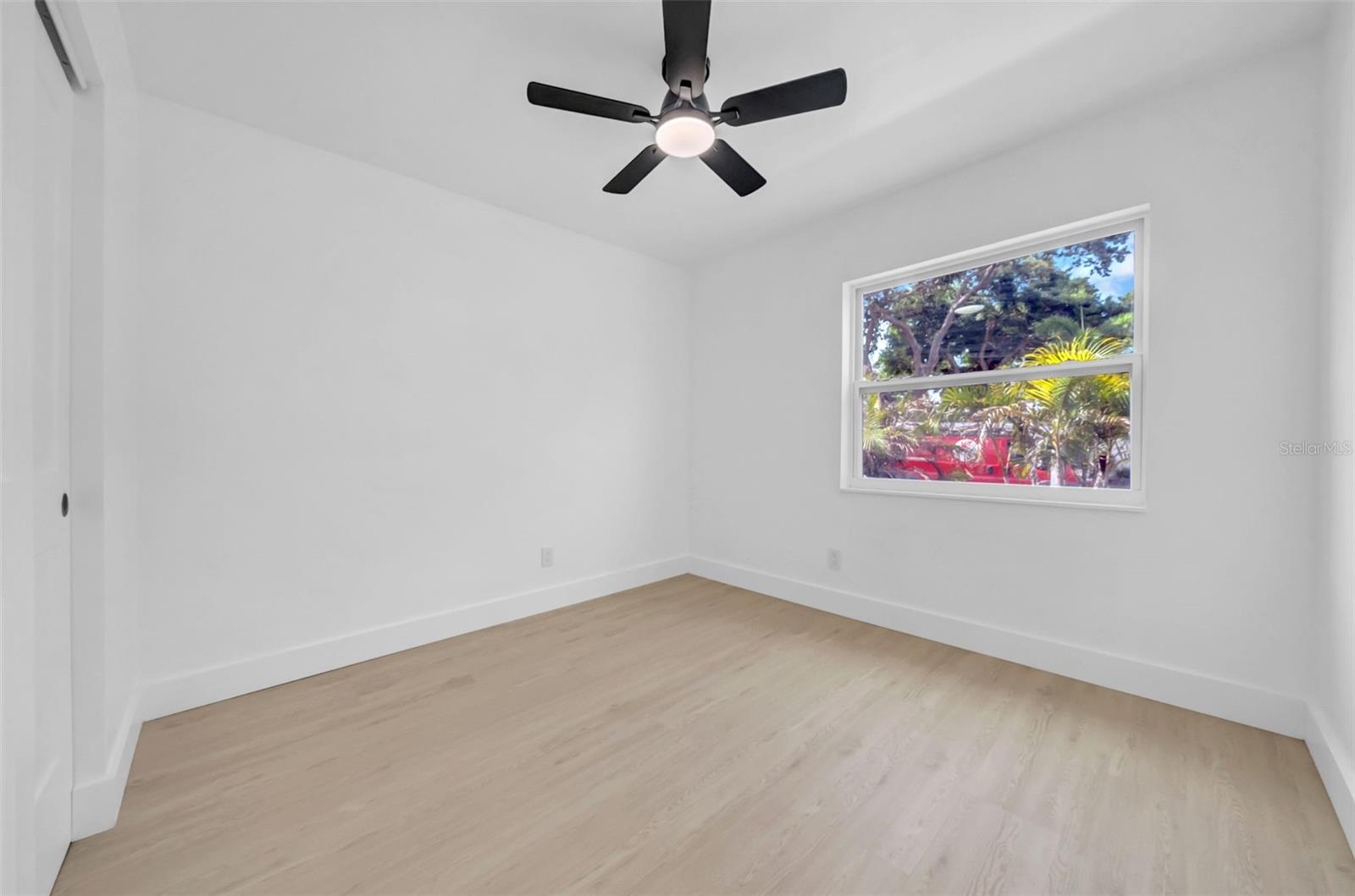 Image 22 of 38 For 8433 101st Avenue