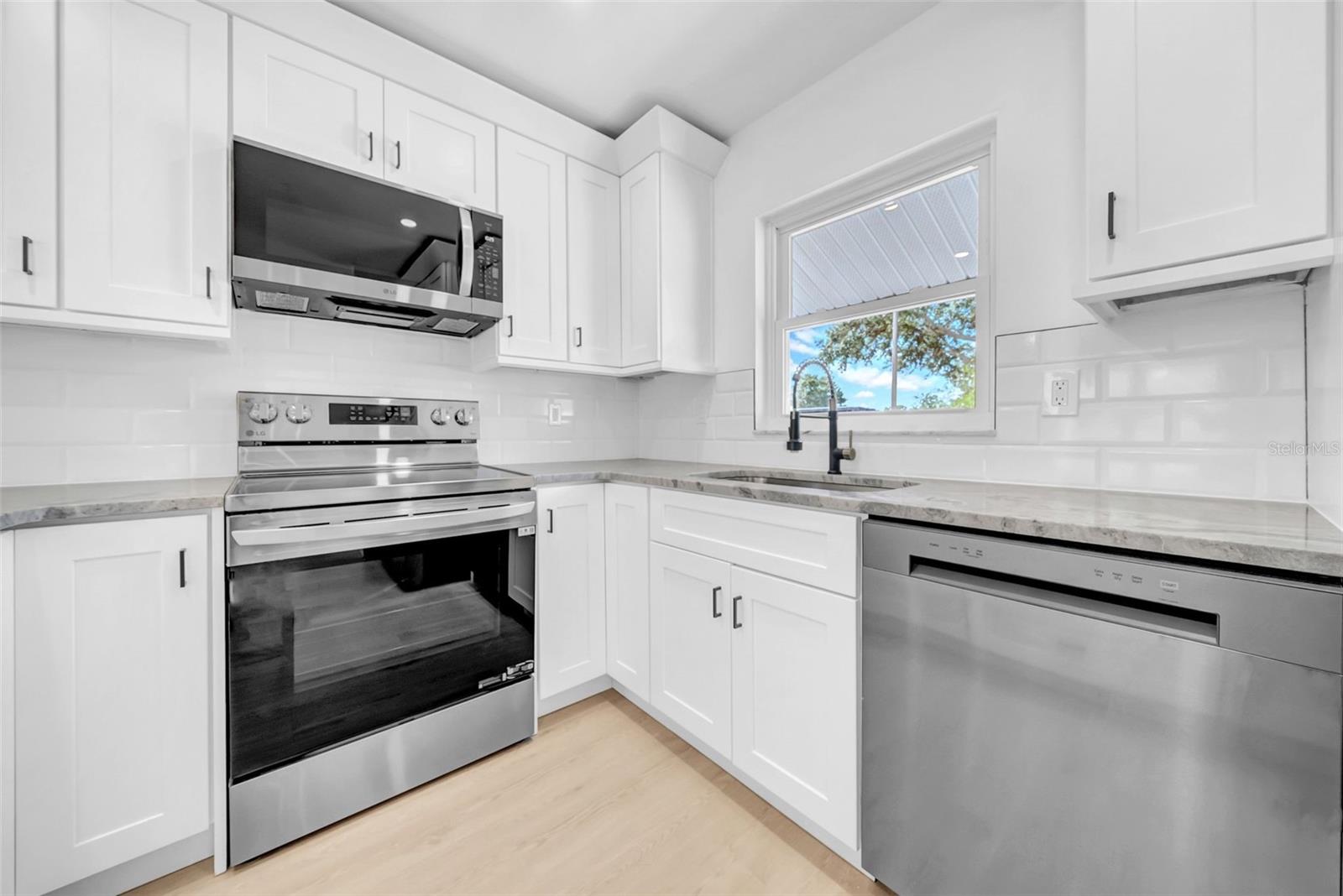 Image 7 of 38 For 8433 101st Avenue