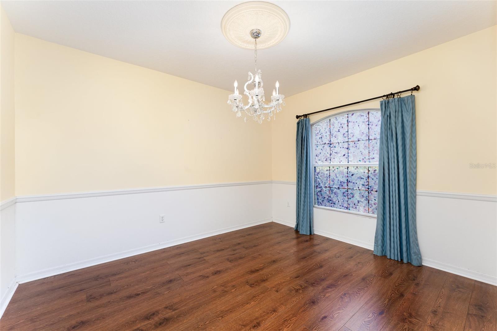 Image 10 of 25 For 6898 Glenbrook Drive