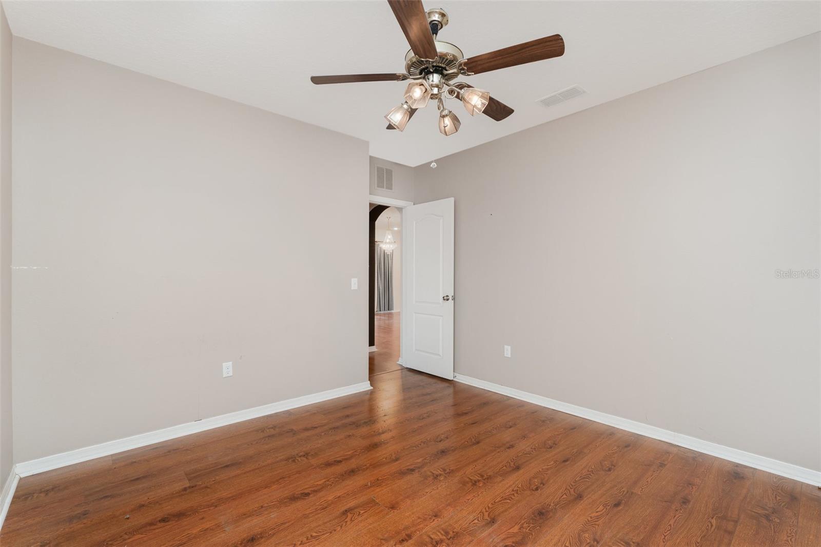 Image 22 of 25 For 6898 Glenbrook Drive