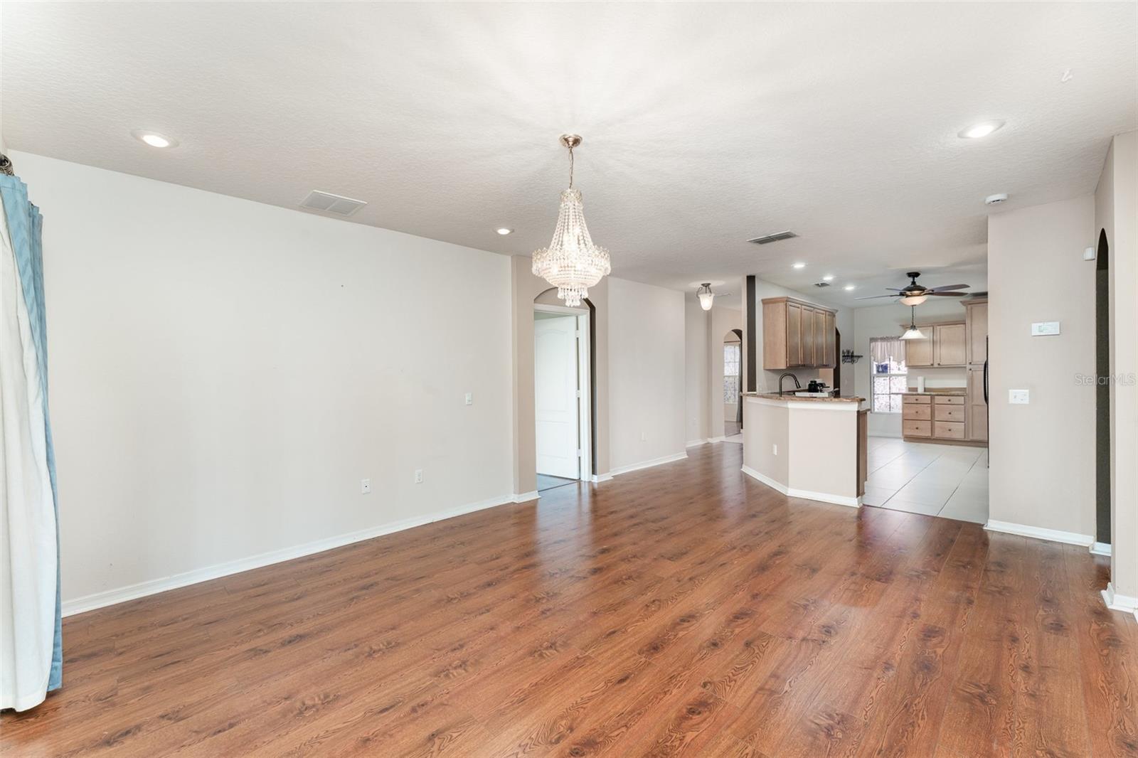 Image 7 of 25 For 6898 Glenbrook Drive