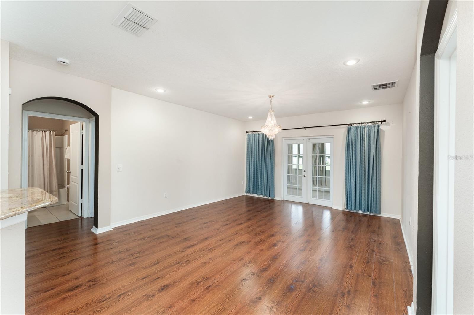 Image 8 of 25 For 6898 Glenbrook Drive