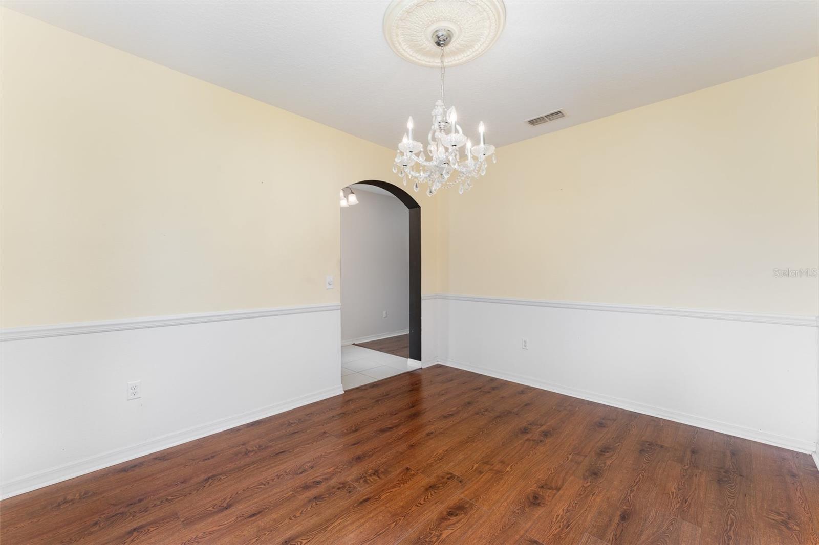 Image 9 of 25 For 6898 Glenbrook Drive