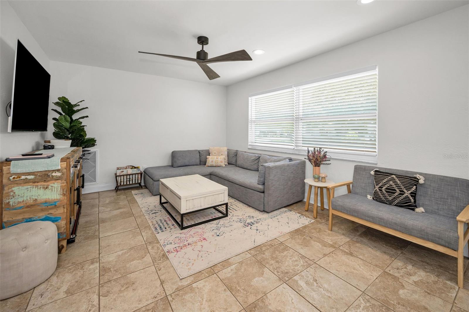 Image 18 of 67 For 9952 111th Street
