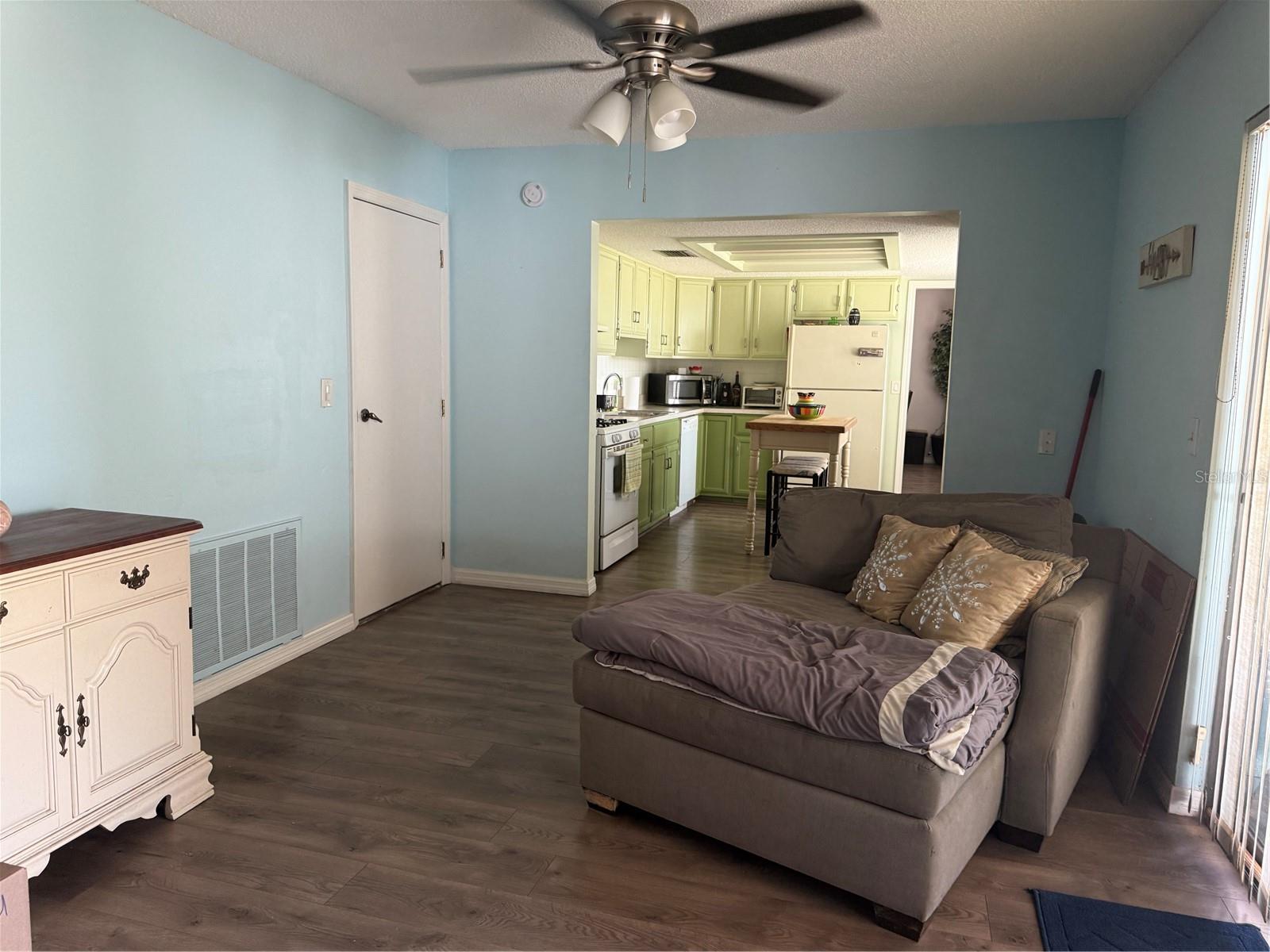 Image 11 of 25 For 11087 Addison Street
