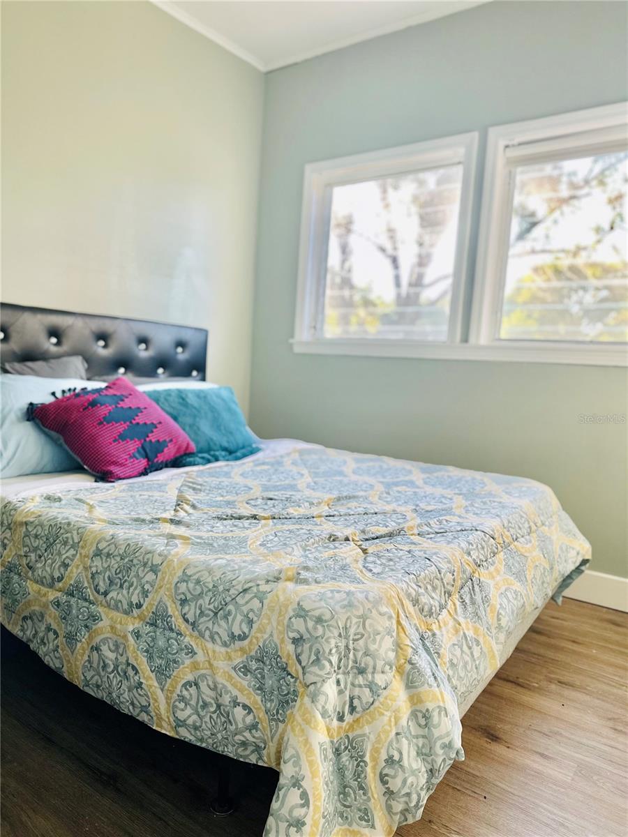 Listing photo id 9 for 5654 12th Street