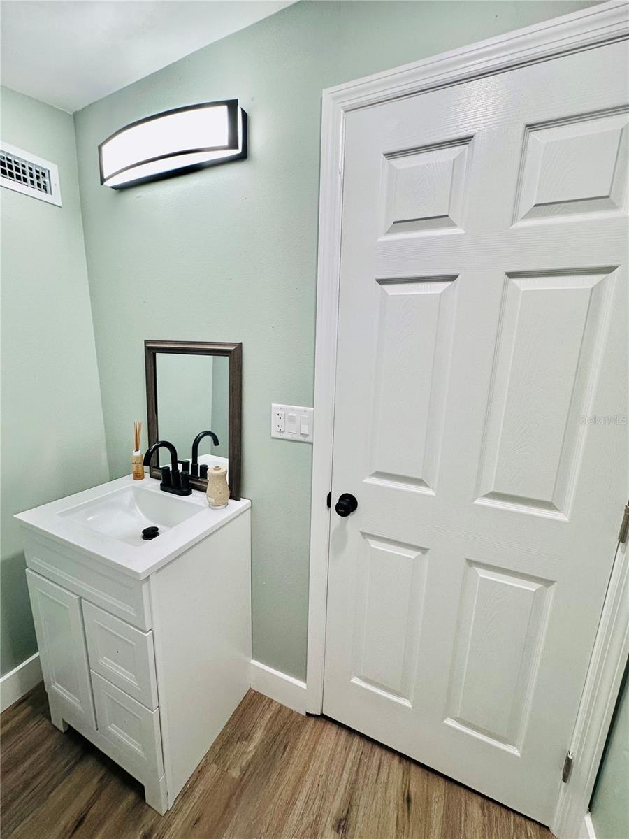 Listing photo id 10 for 5654 12th Street