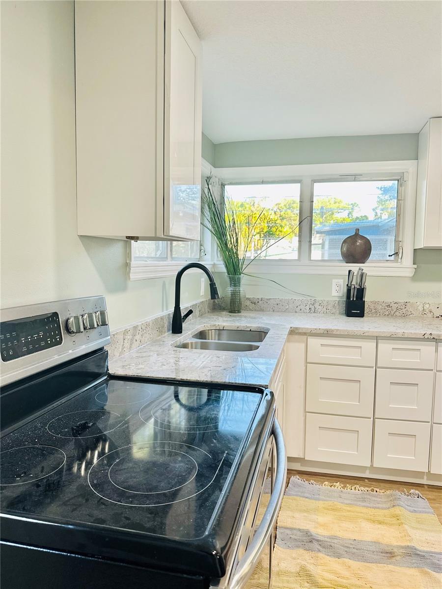 Listing photo id 1 for 5654 12th Street
