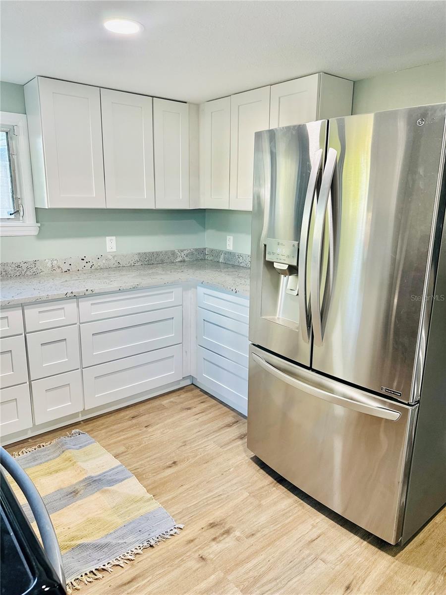 Listing photo id 3 for 5654 12th Street