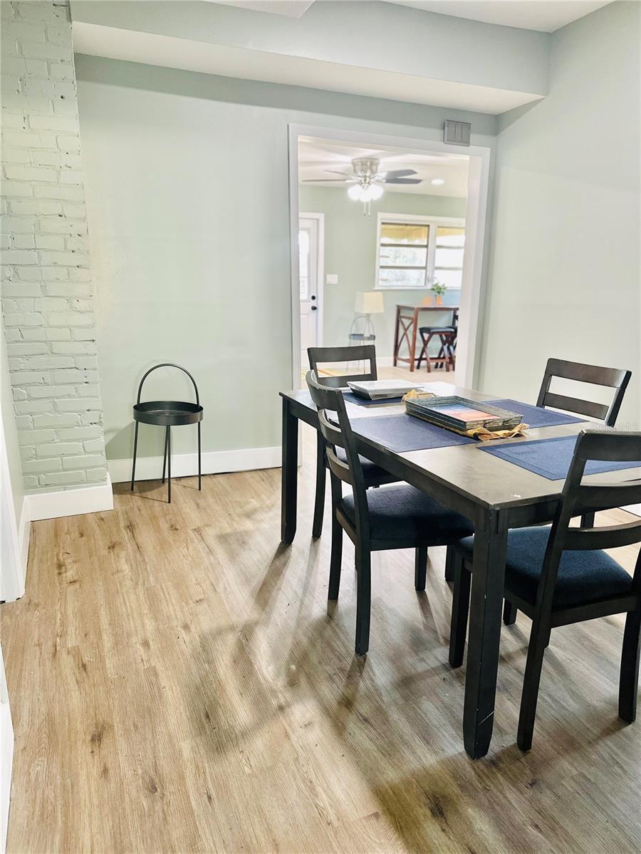 Listing photo id 4 for 5654 12th Street