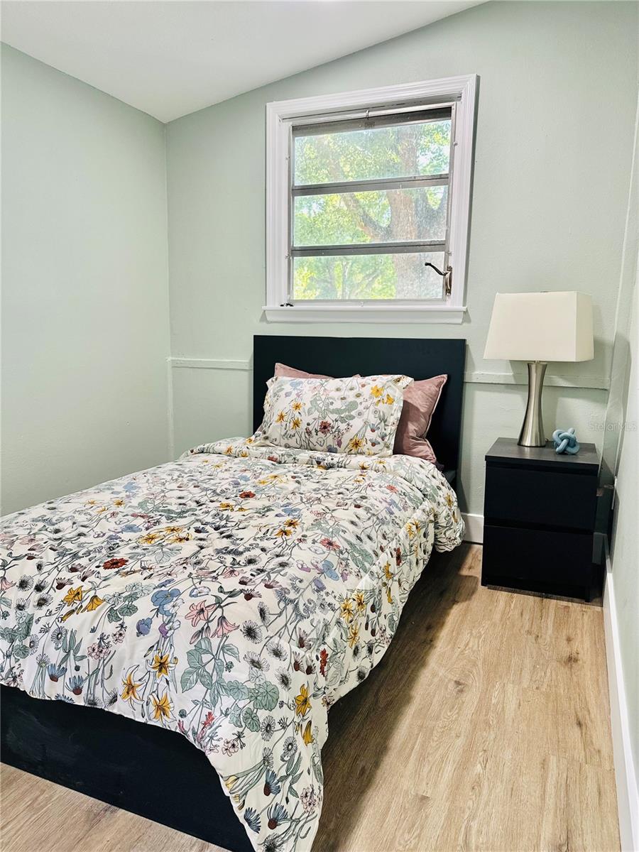 Listing photo id 6 for 5654 12th Street