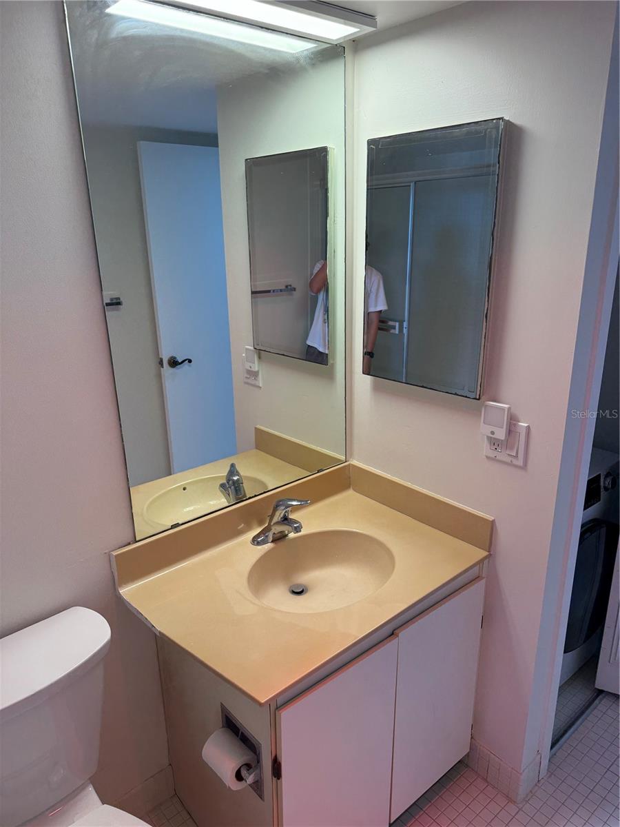 Image 17 of 36 For 400 Island Way 1402