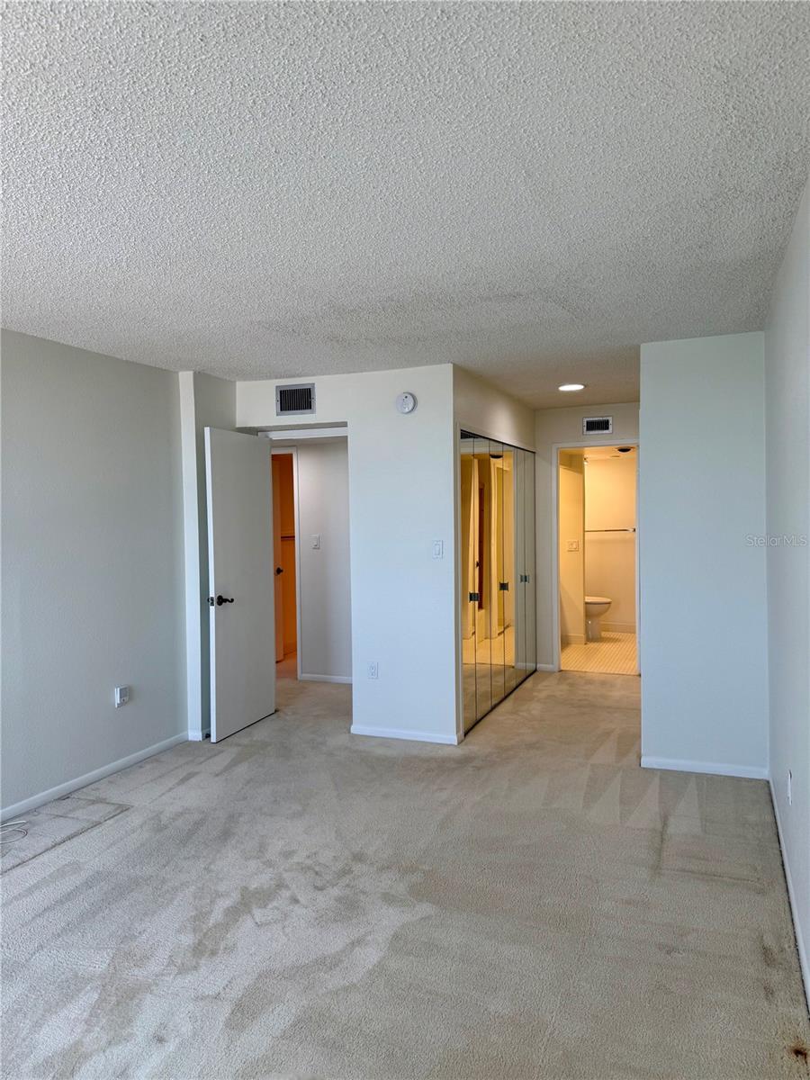 Image 22 of 36 For 400 Island Way 1402